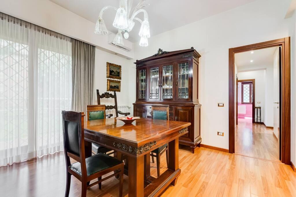 Exclusive Apartment In Eur Lake Rome Extérieur photo