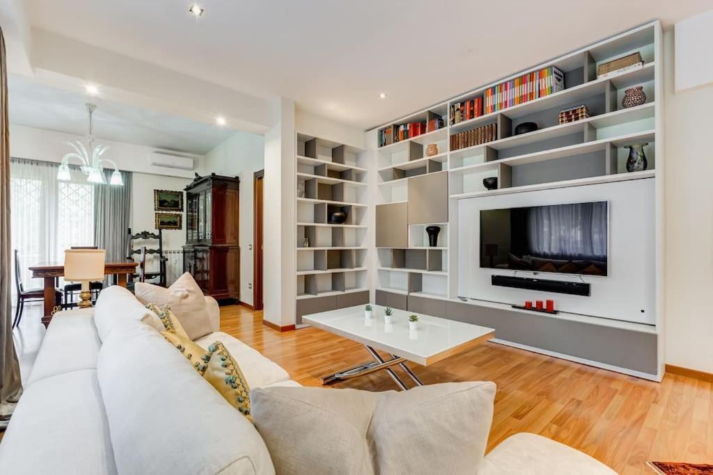 Exclusive Apartment In Eur Lake Rome Extérieur photo